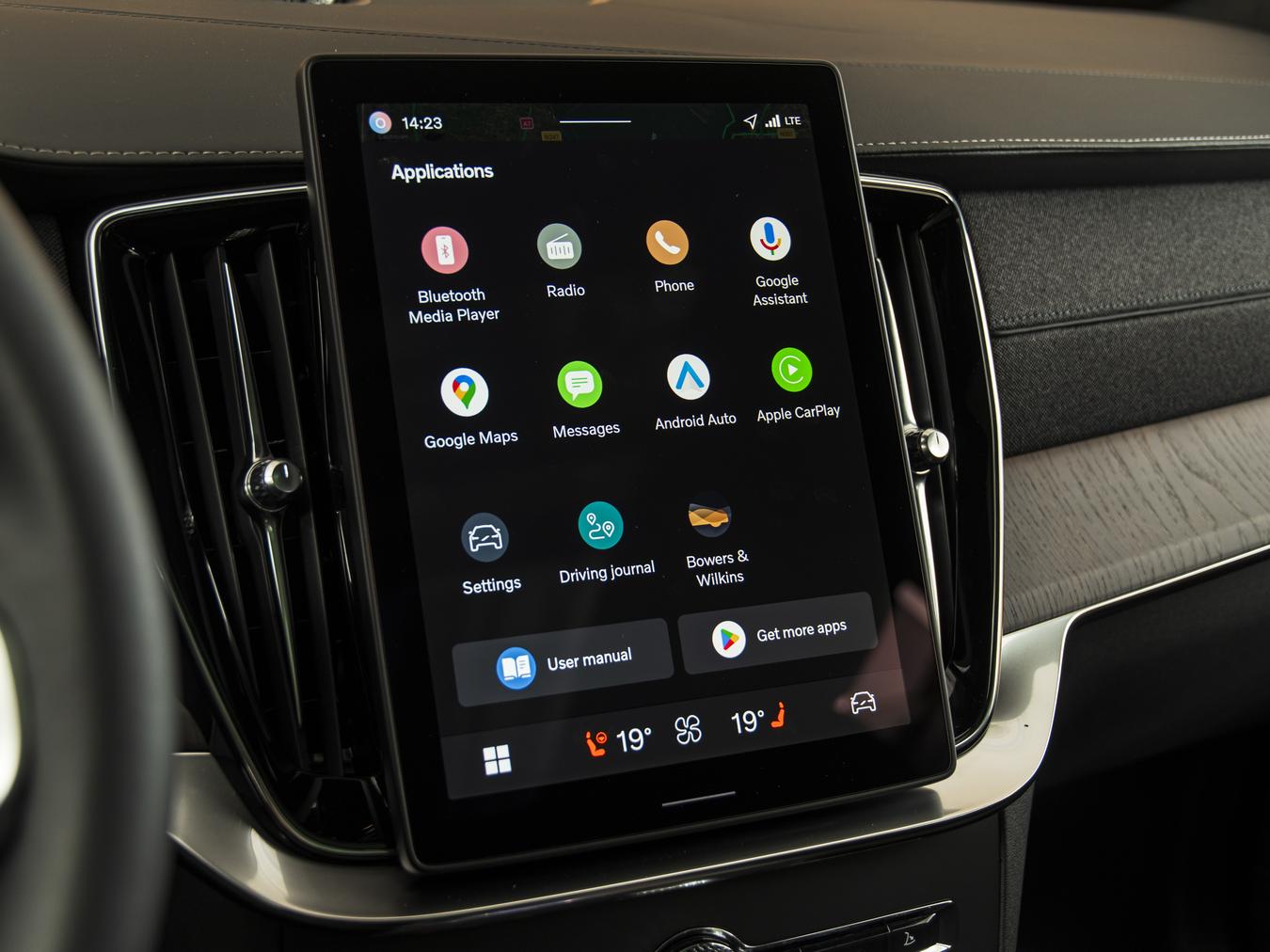 Volvo XC90 T8 AWD Ultra Dark