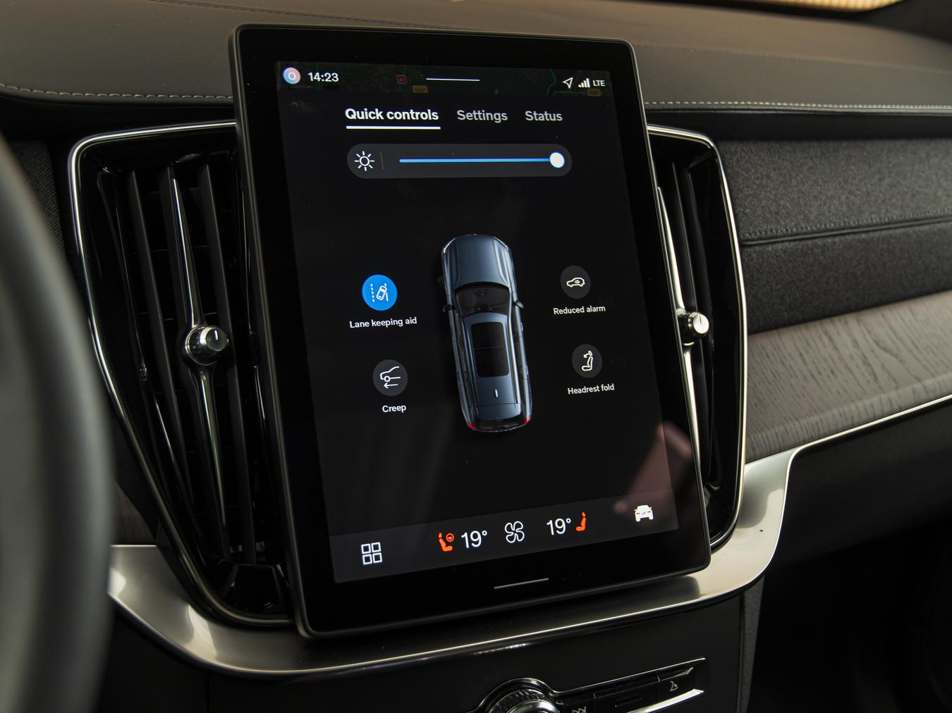 Volvo XC90 T8 AWD Ultra Dark