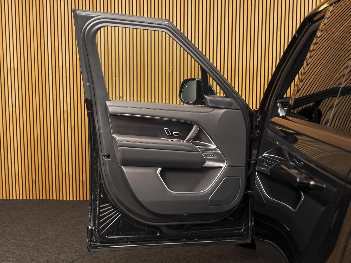 Land Rover Range Rover P460e HSE