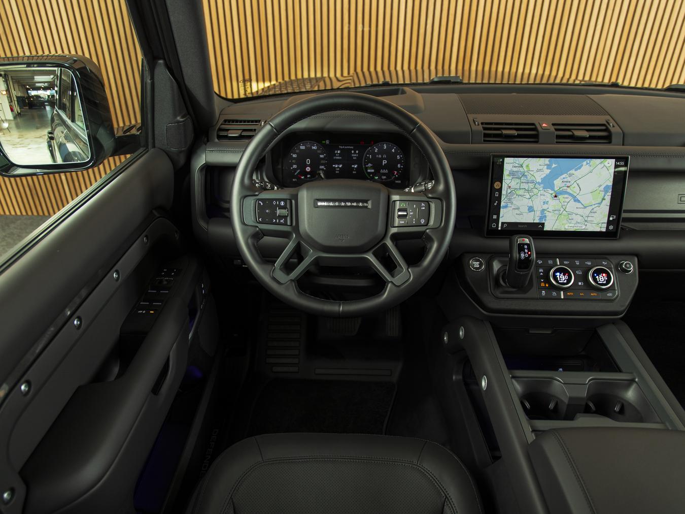 Land Rover Defender 110 X-Dynamic HSE P300e