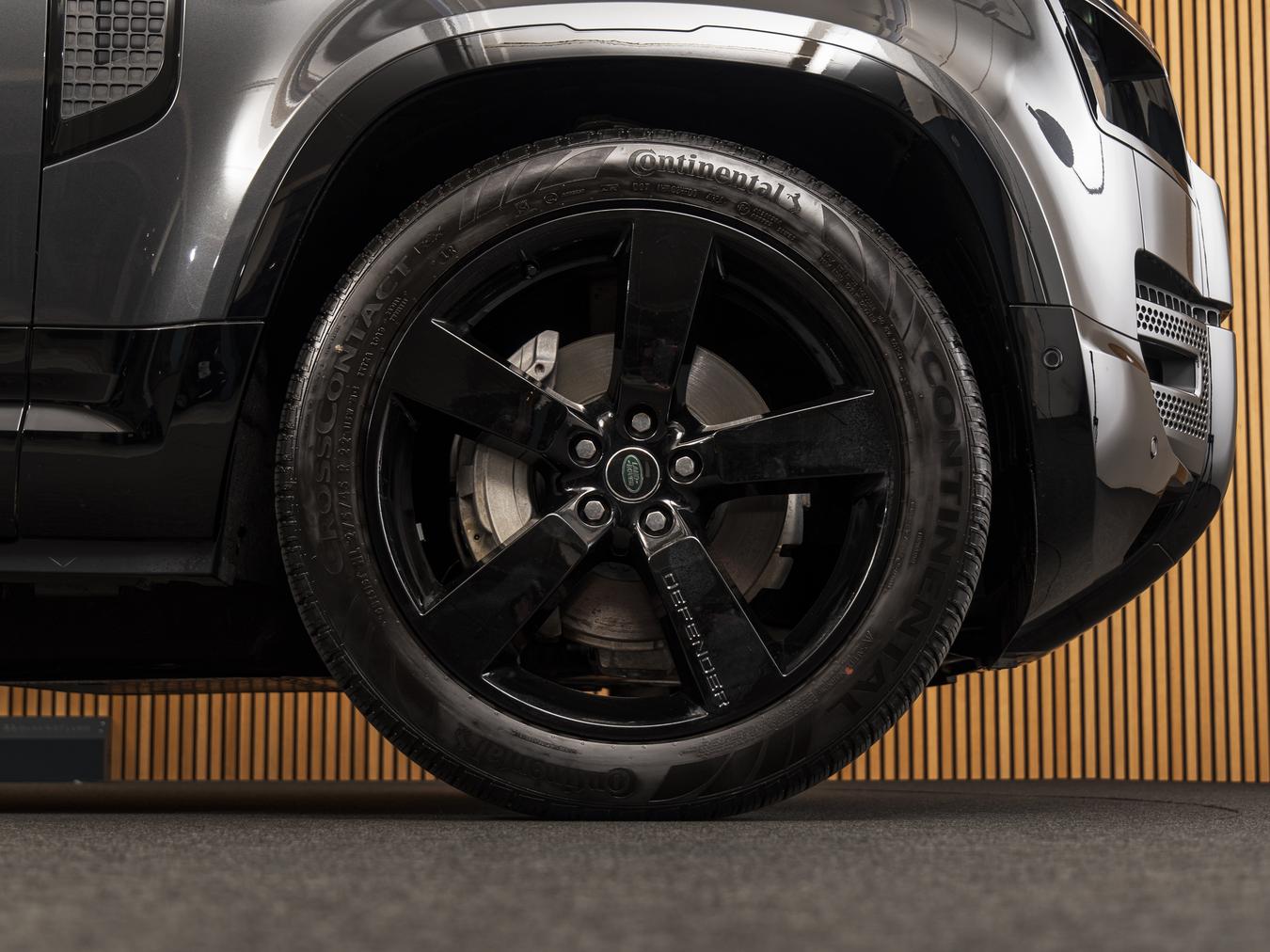 Land Rover Defender 110 X-Dynamic HSE P300e