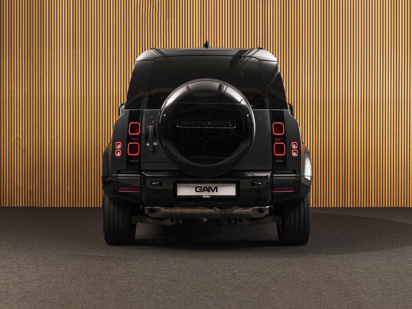 Land Rover Defender 110 X-Dynamic HSE P300e