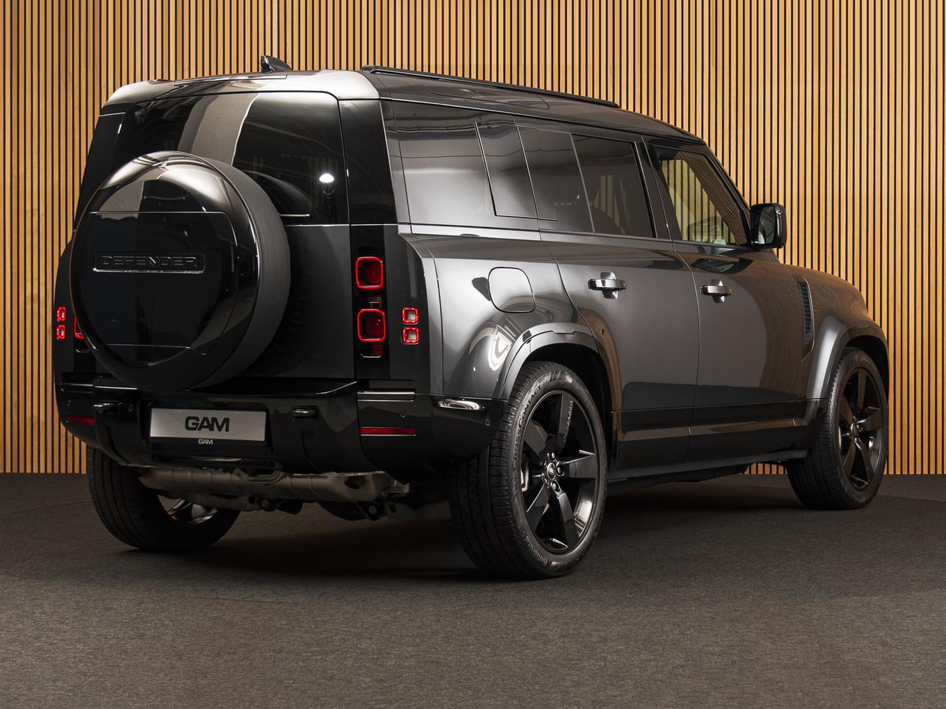 Land Rover Defender 110 X-Dynamic HSE P300e