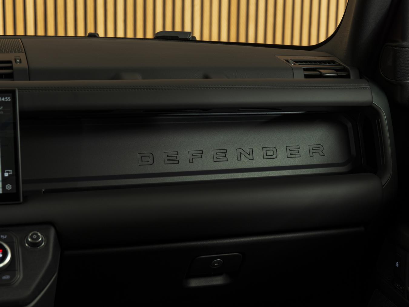 Land Rover Defender 110 X-Dynamic HSE P300e