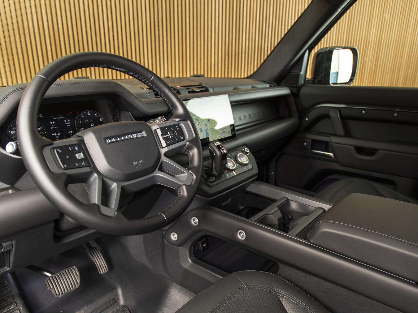 Land Rover Defender 110 X-Dynamic HSE P300e