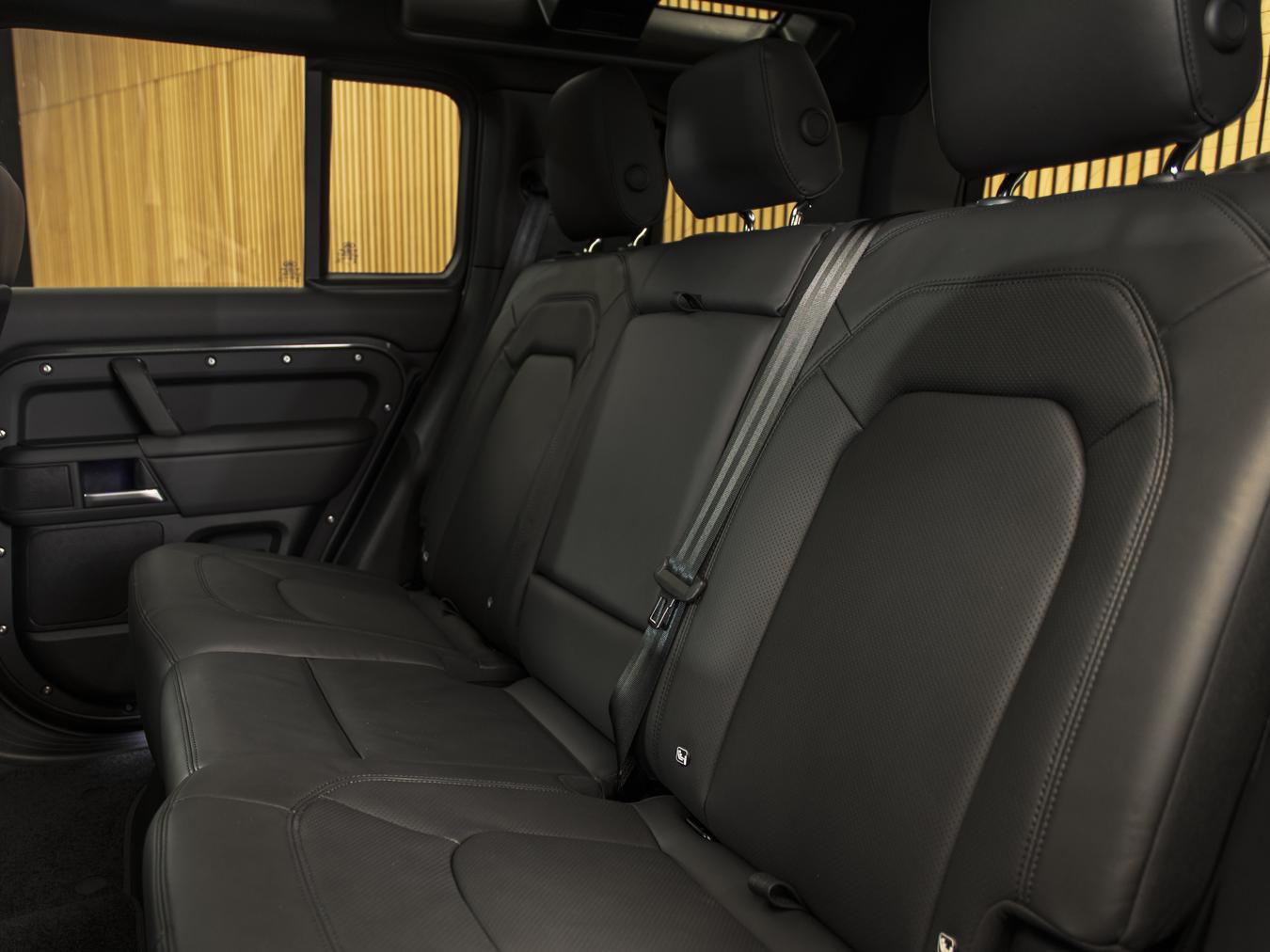 Land Rover Defender 110 X-Dynamic HSE P300e