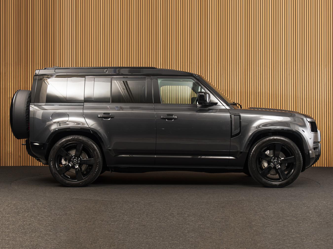 Land Rover Defender 110 X-Dynamic HSE P300e