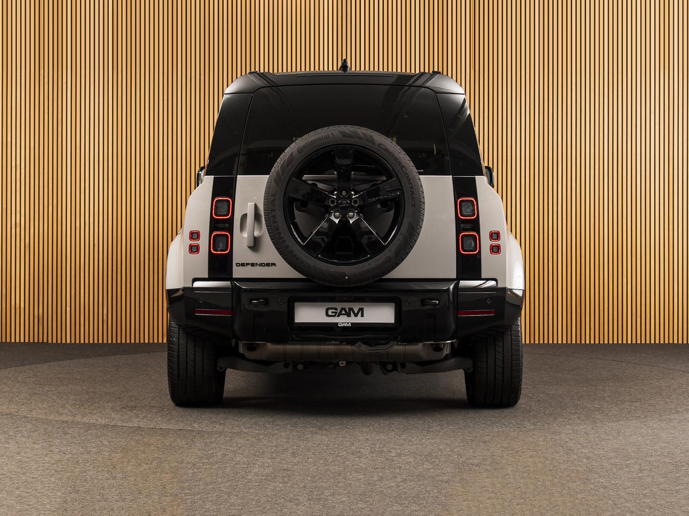 Land Rover Defender 110 X-Dynamic HSE P300e
