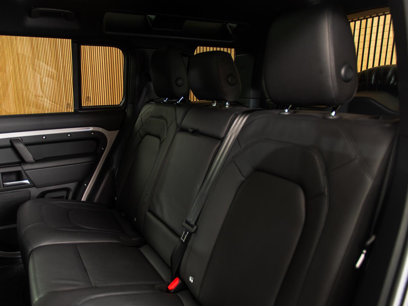 Land Rover Defender 110 X-Dynamic HSE P300e