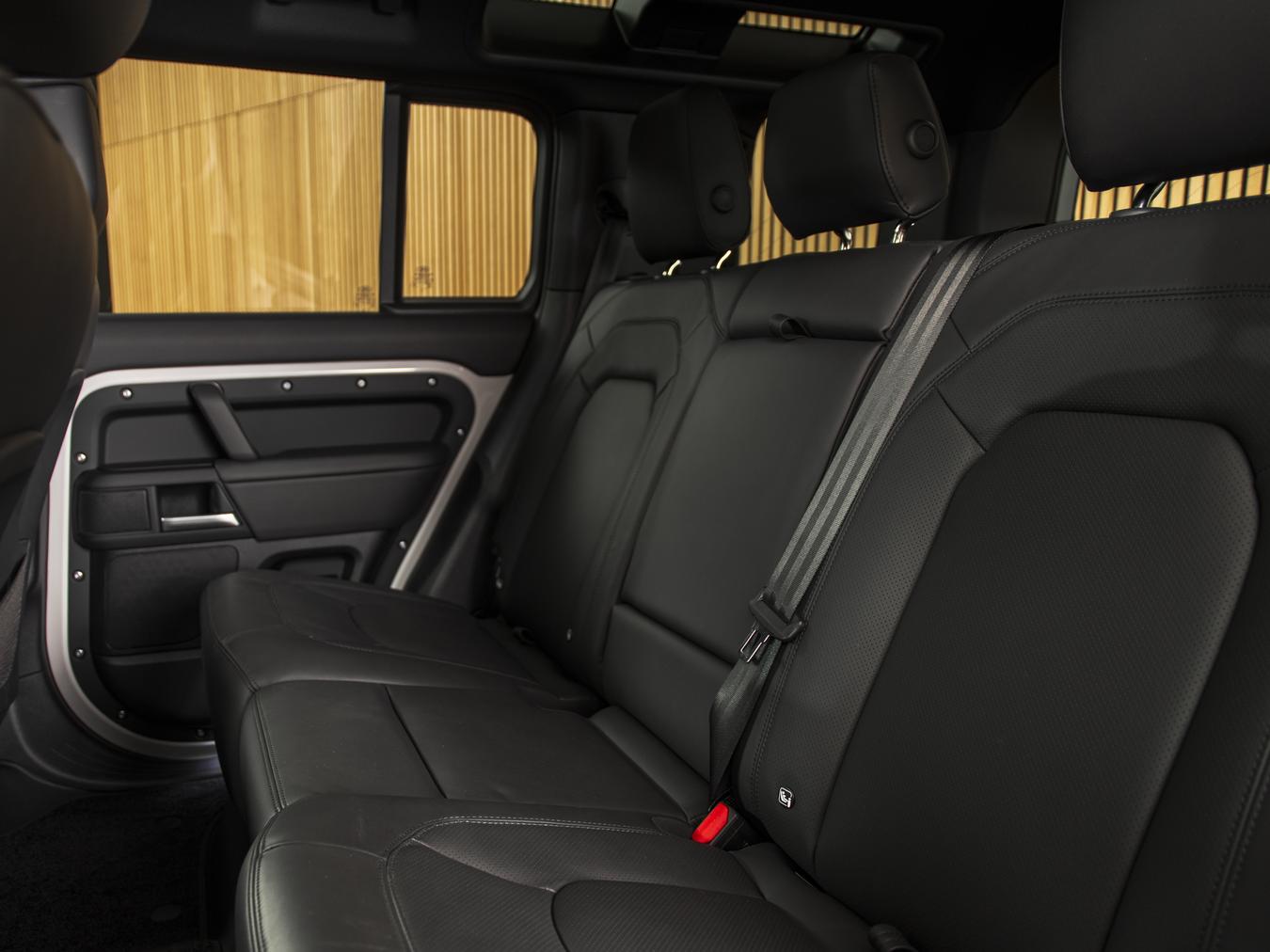 Land Rover Defender 110 X-Dynamic HSE P300e