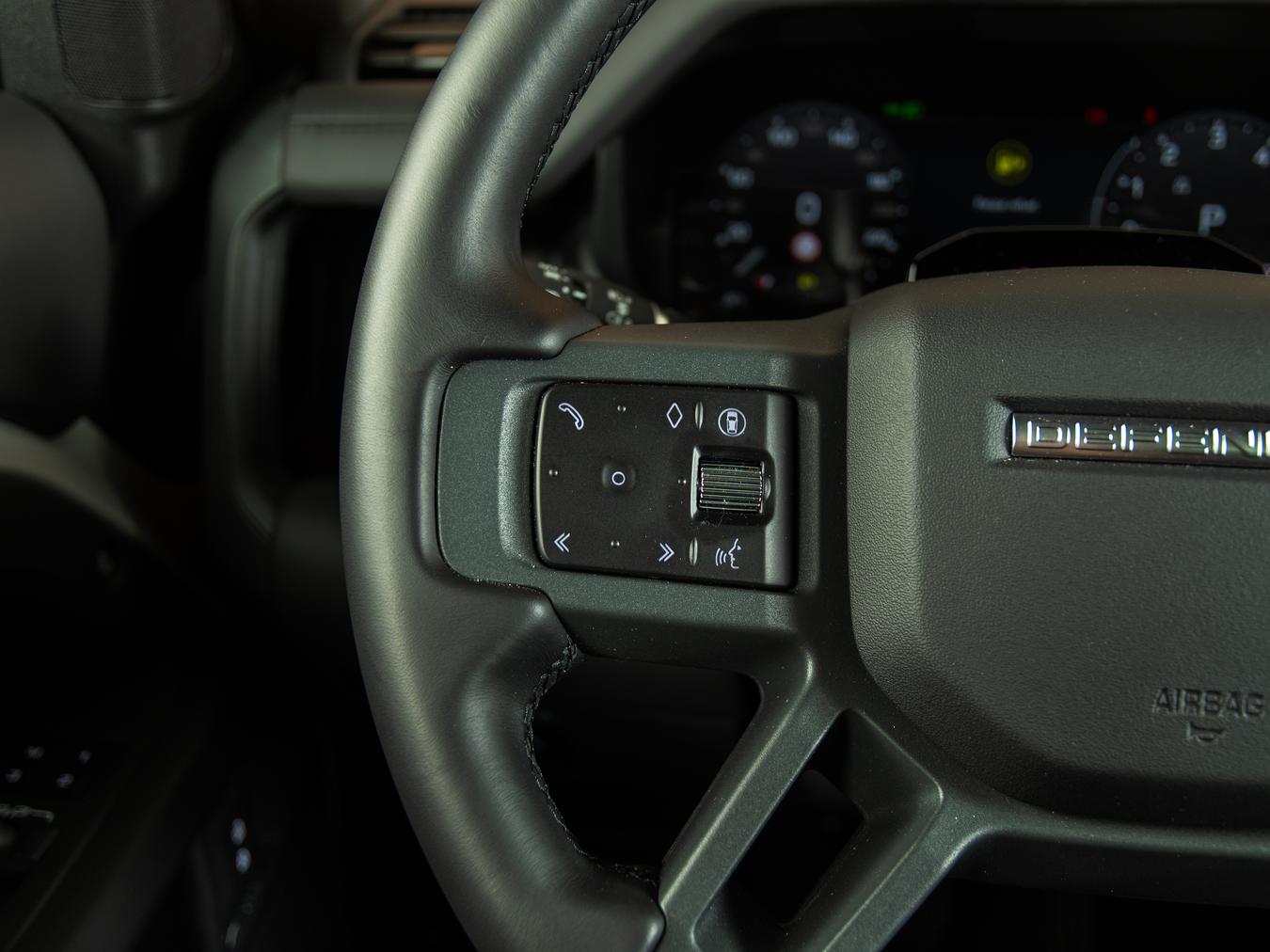 Land Rover Defender 110 X-Dynamic HSE P300e