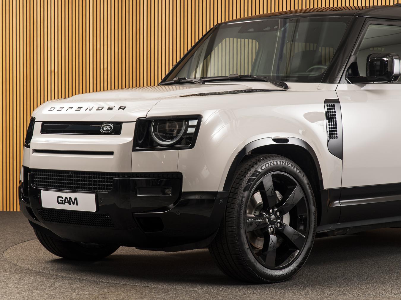Land Rover Defender 110 X-Dynamic HSE P300e
