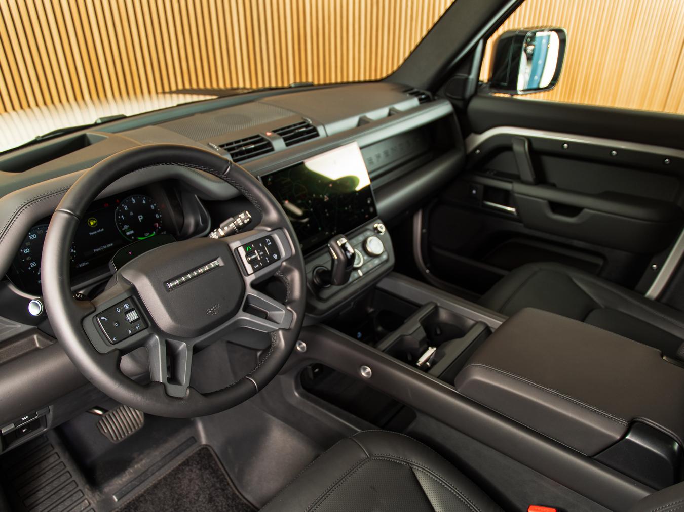 Land Rover Defender 110 X-Dynamic HSE P300e
