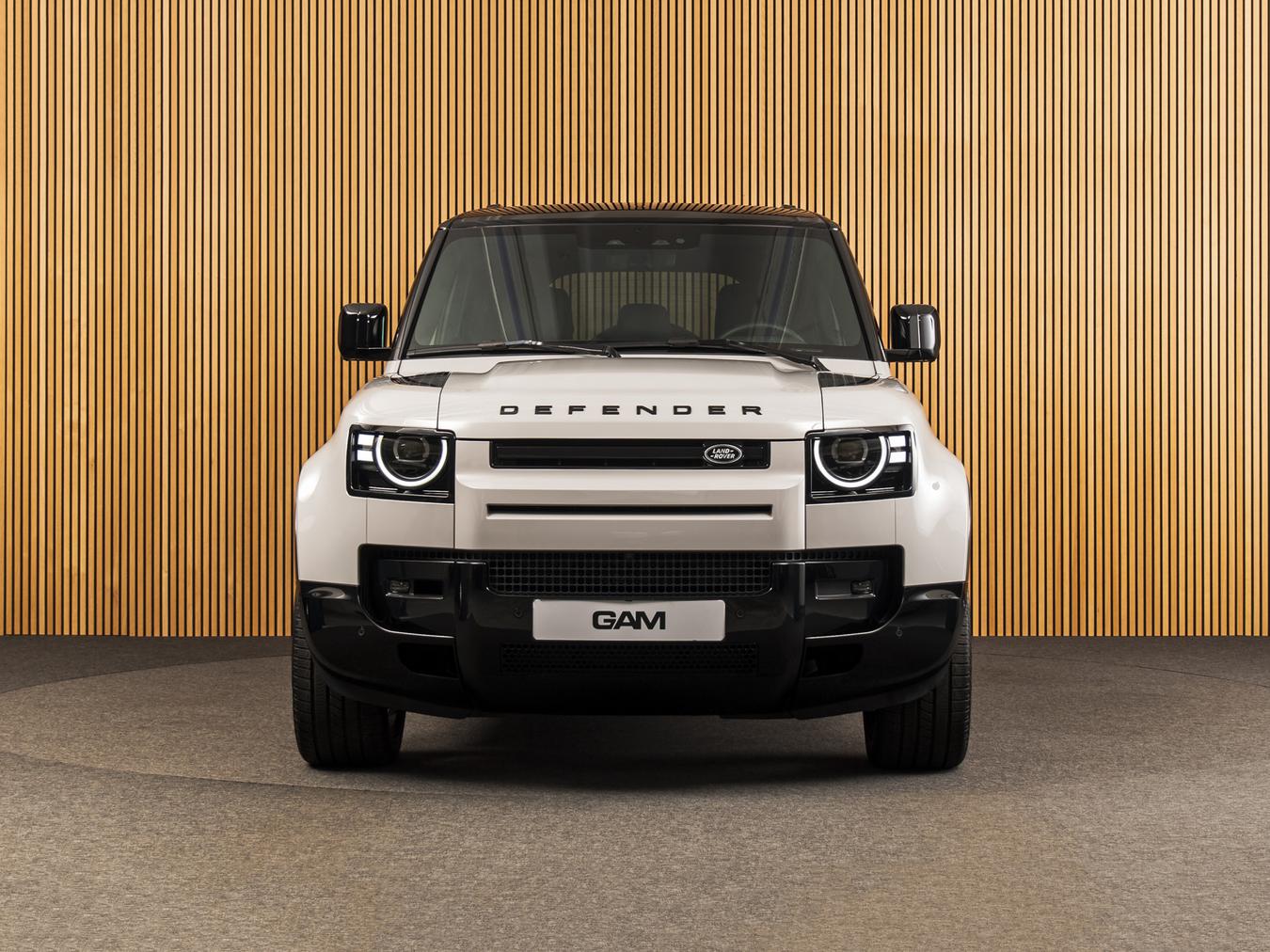 Land Rover Defender 110 X-Dynamic HSE P300e