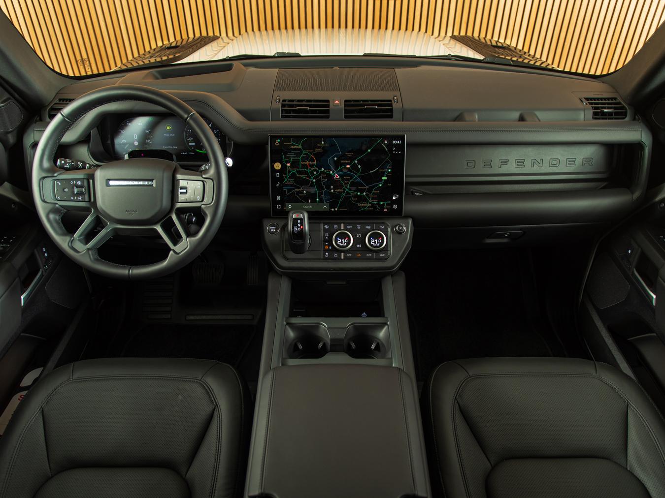 Land Rover Defender 110 X-Dynamic HSE P300e