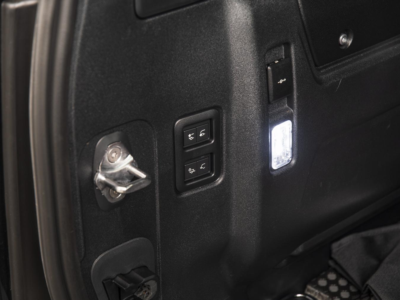 Land Rover Defender 110 X-Dynamic HSE P300e