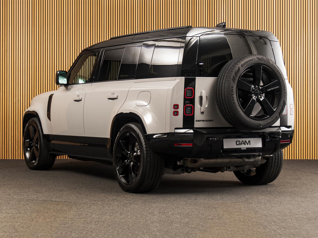 Land Rover Defender 110 X-Dynamic HSE P300e