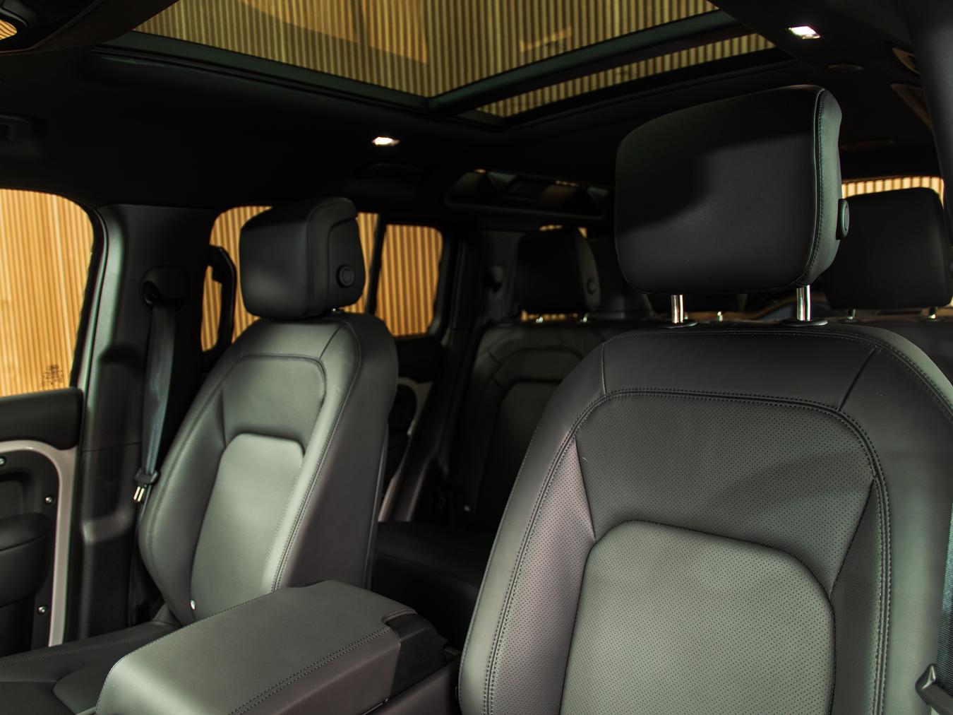 Land Rover Defender 110 X-Dynamic HSE P300e