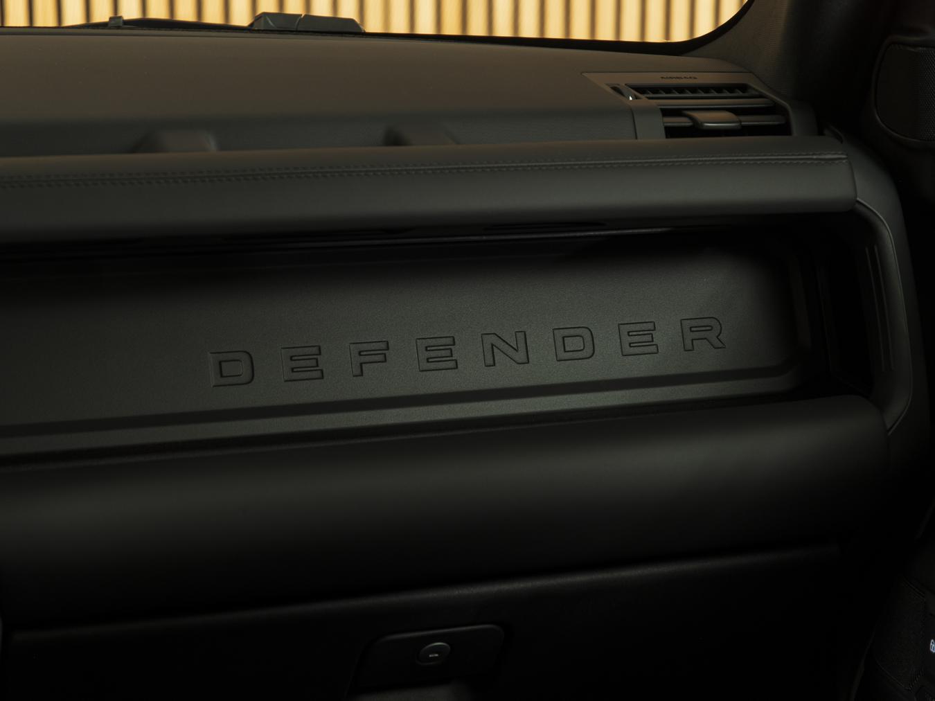 Land Rover Defender 110 X-Dynamic HSE P300e