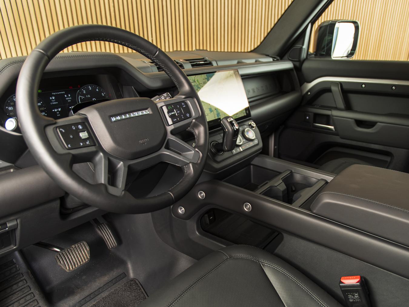Land Rover Defender 110 X-Dynamic HSE P300e