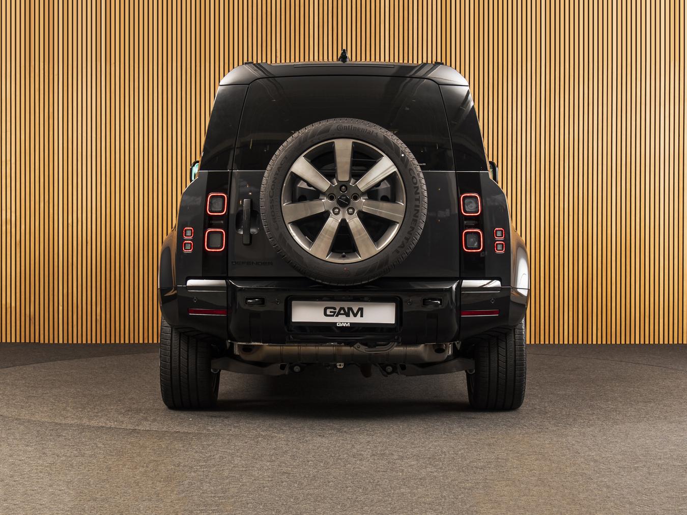 Land Rover Defender 110 X-Dynamic HSE P300e