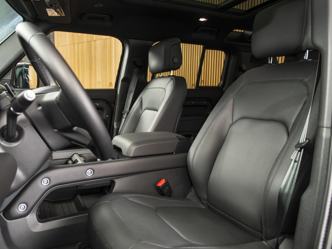 Land Rover Defender 110 X-Dynamic HSE P300e