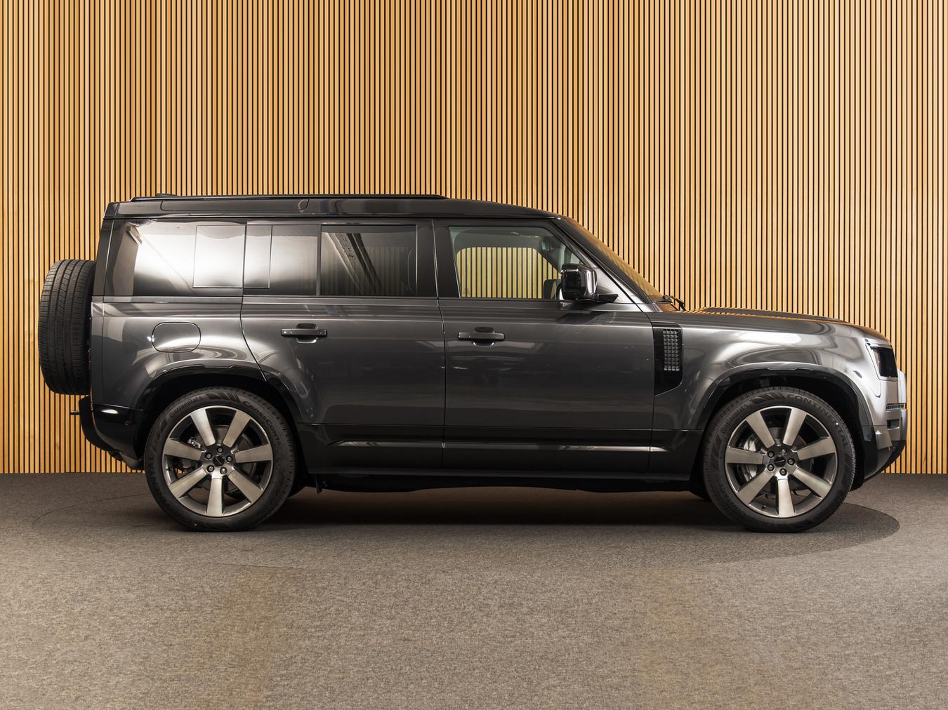 Land Rover Defender 110 X-Dynamic HSE P300e