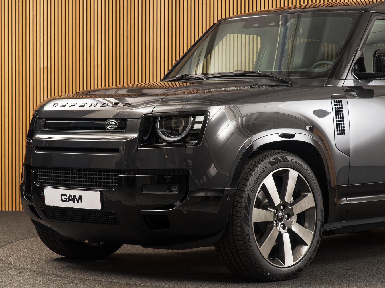 Land Rover Defender 110 X-Dynamic HSE P300e