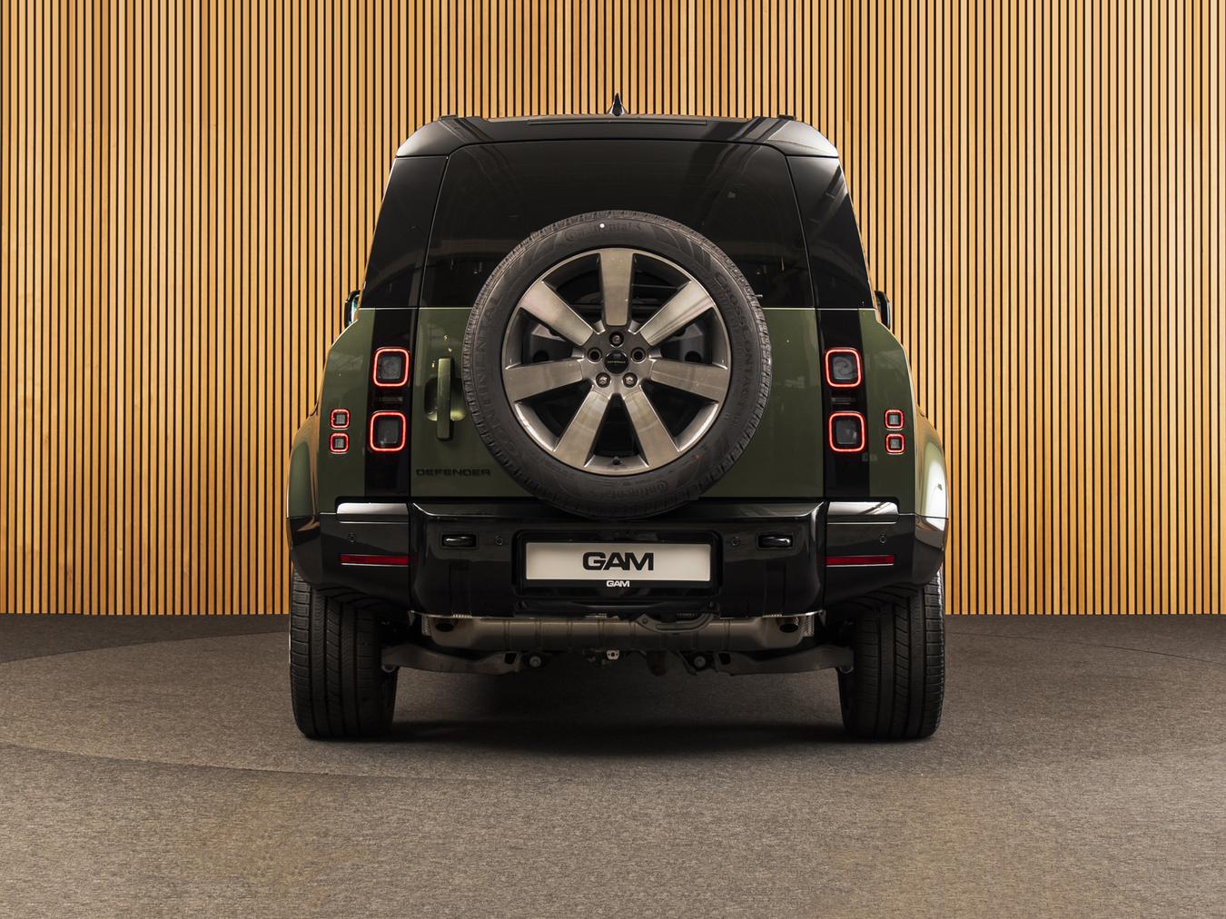 Land Rover Defender 110 X-Dynamic HSE P300e