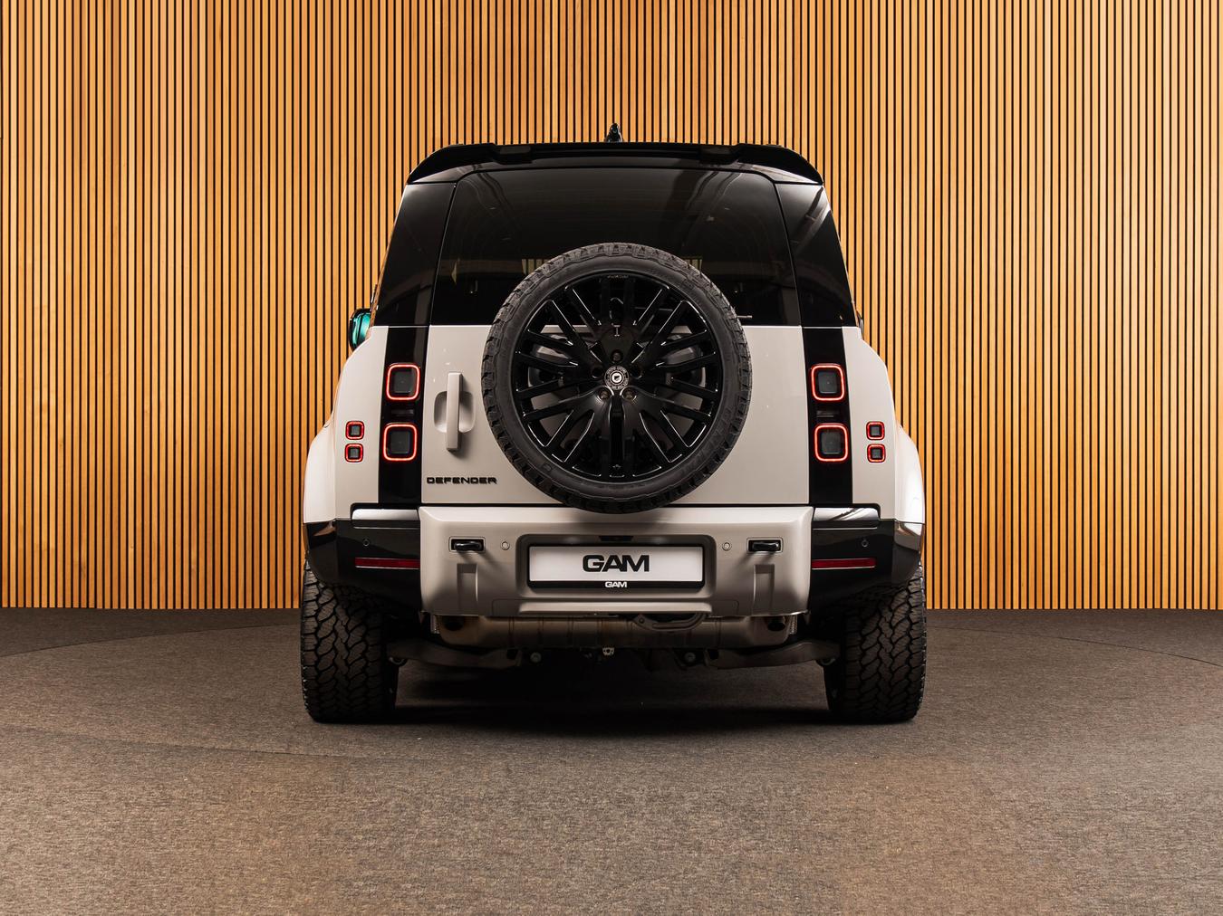 Land Rover Defender 110 X-Dynamic HSE P300e