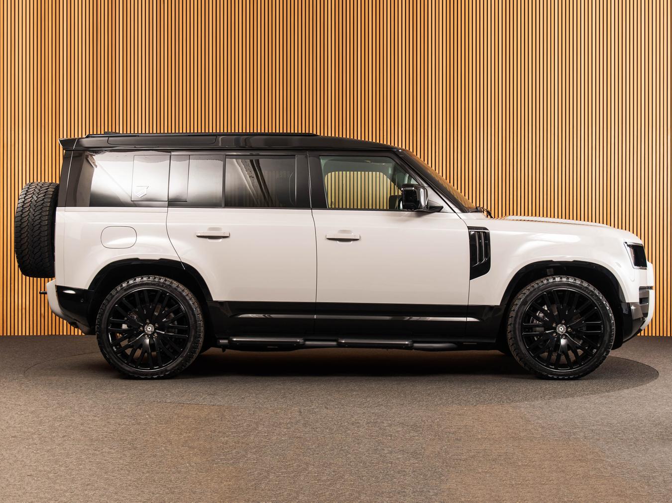 Land Rover Defender 110 X-Dynamic HSE P300e