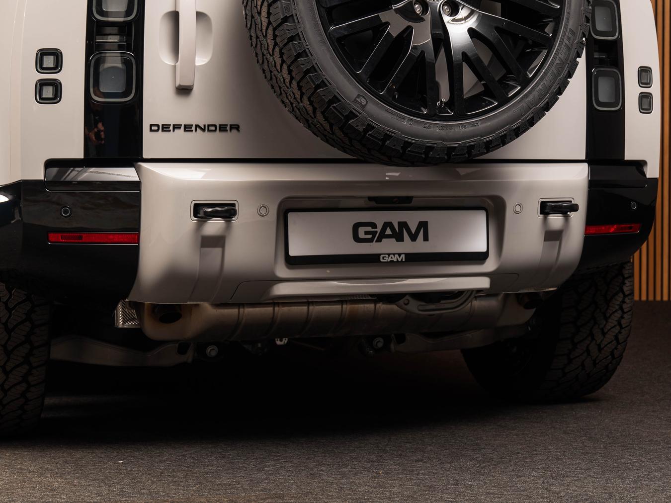 Land Rover Defender 110 X-Dynamic HSE P300e
