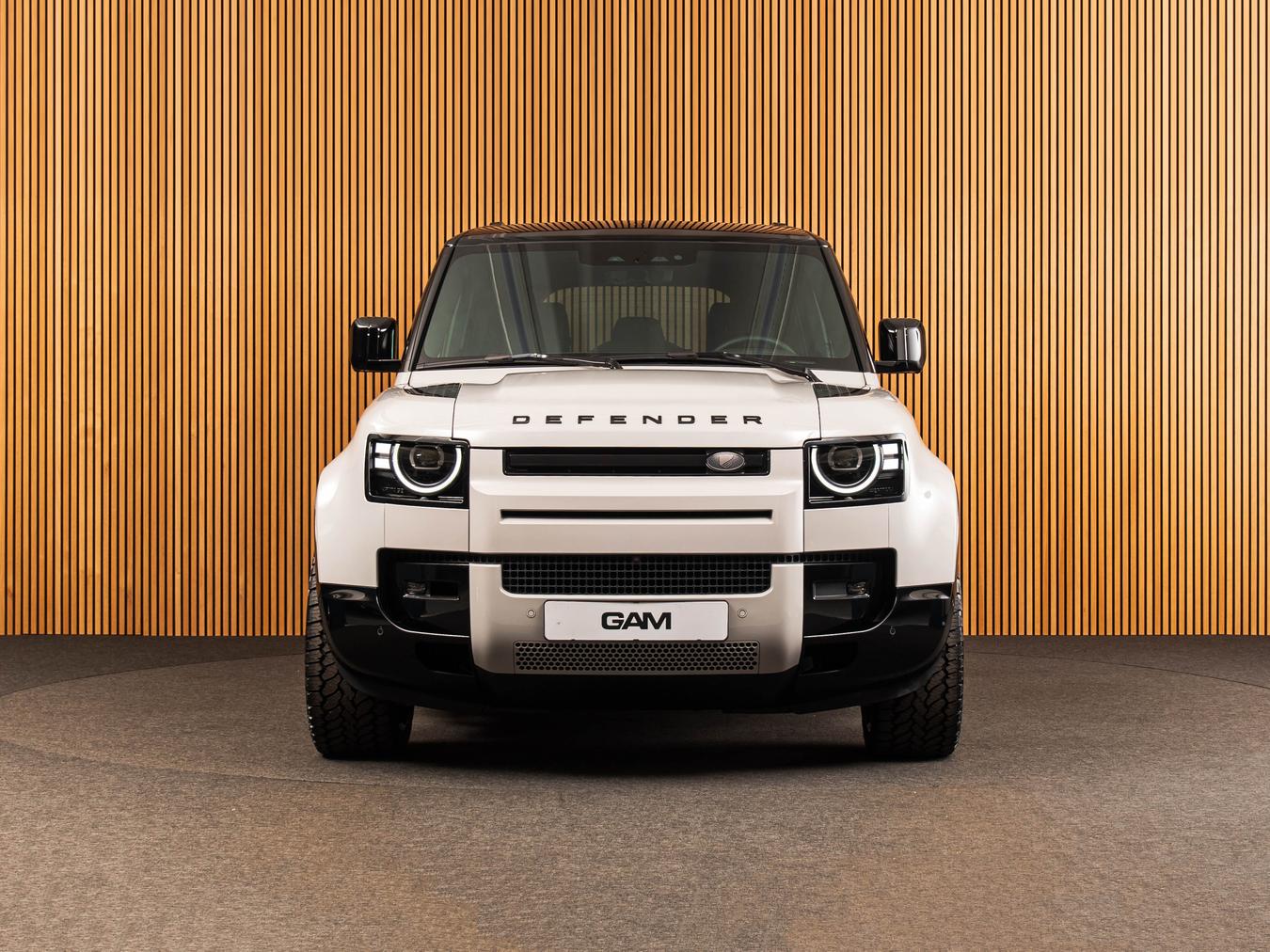 Land Rover Defender 110 X-Dynamic HSE P300e