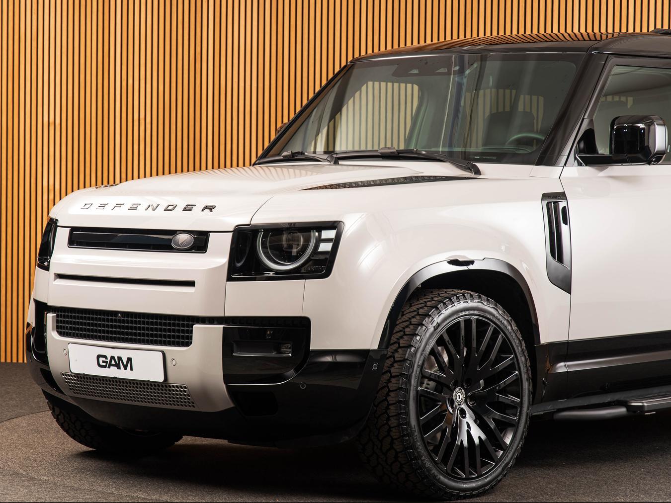Land Rover Defender 110 X-Dynamic HSE P300e