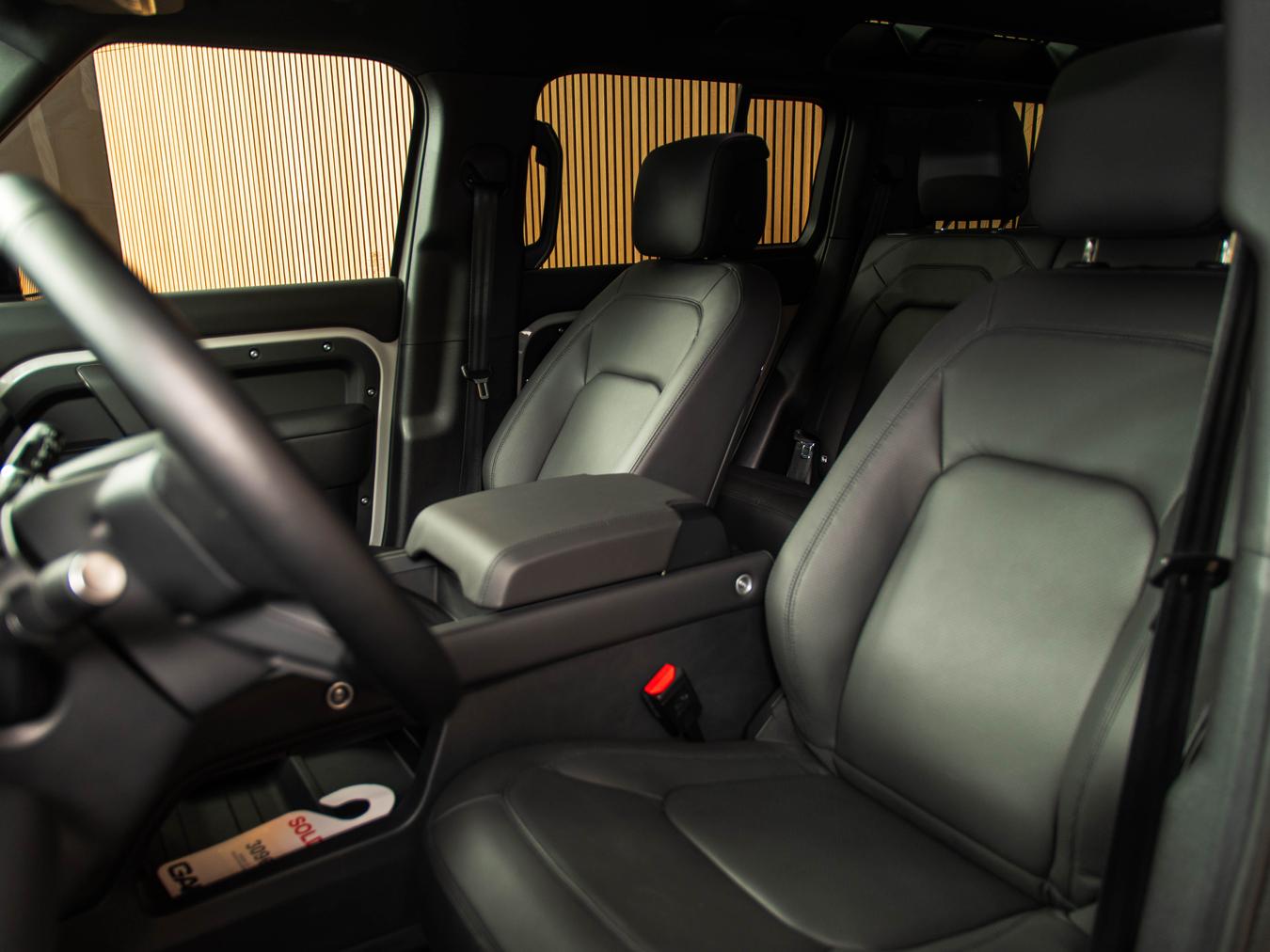 Land Rover Defender 110 X-Dynamic HSE P300e