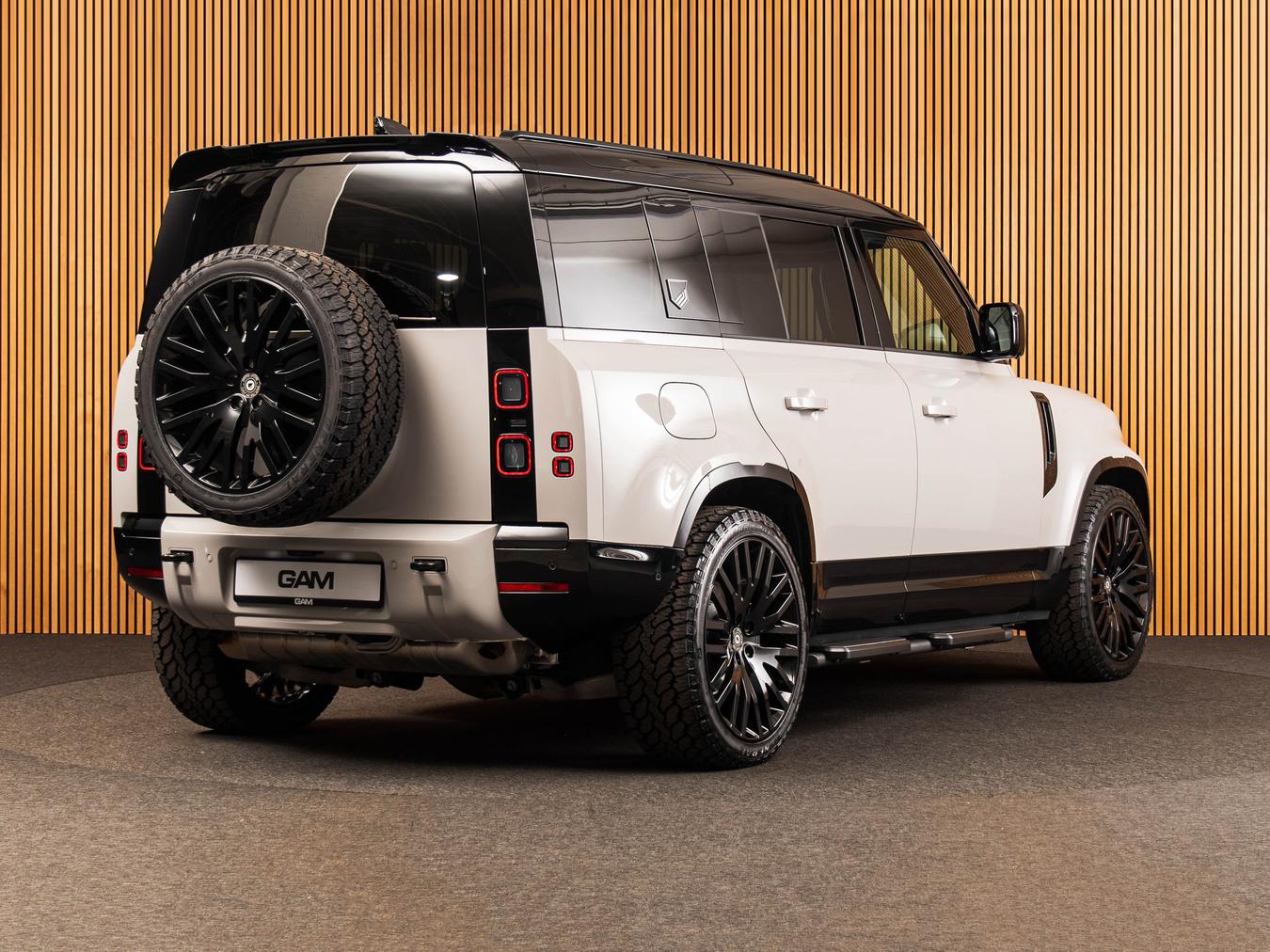Land Rover Defender 110 X-Dynamic HSE P300e
