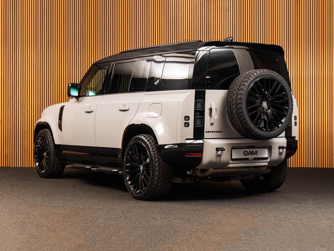 Land Rover Defender 110 X-Dynamic HSE P300e