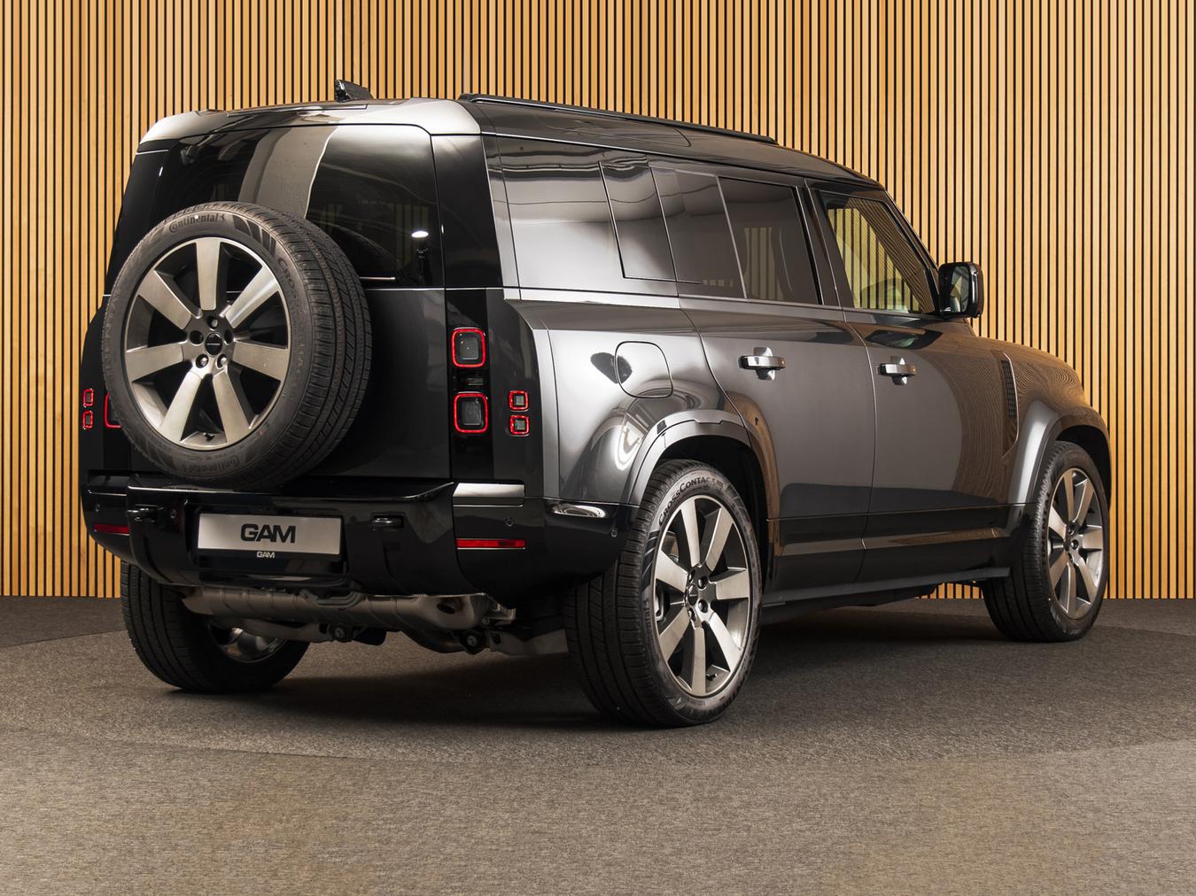 Land Rover Defender 110 X-Dynamic HSE P300e