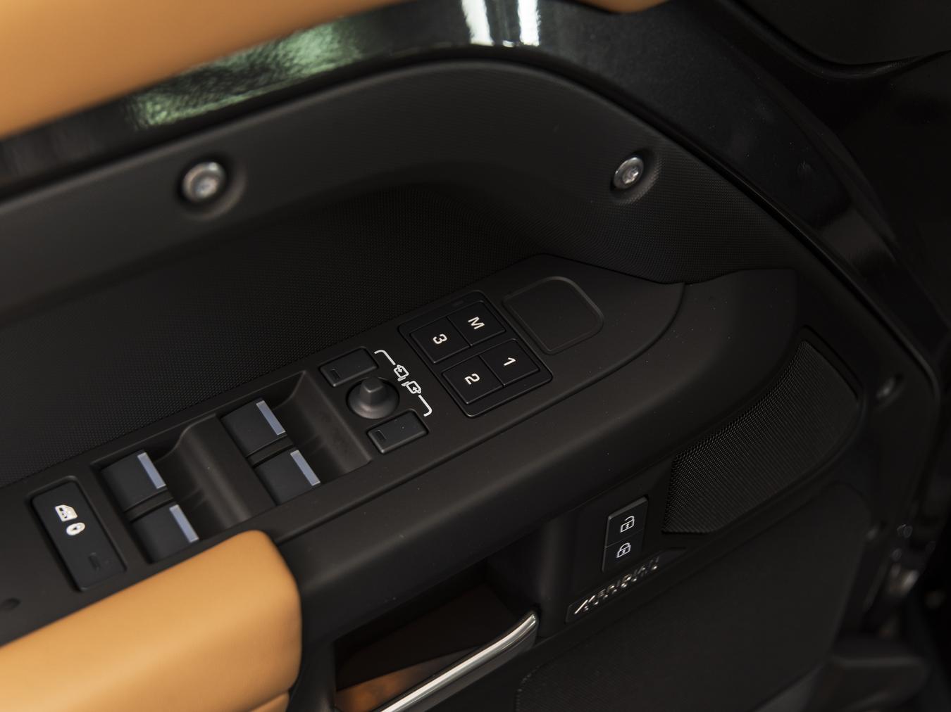 Land Rover Defender 110 X-Dynamic HSE P300e
