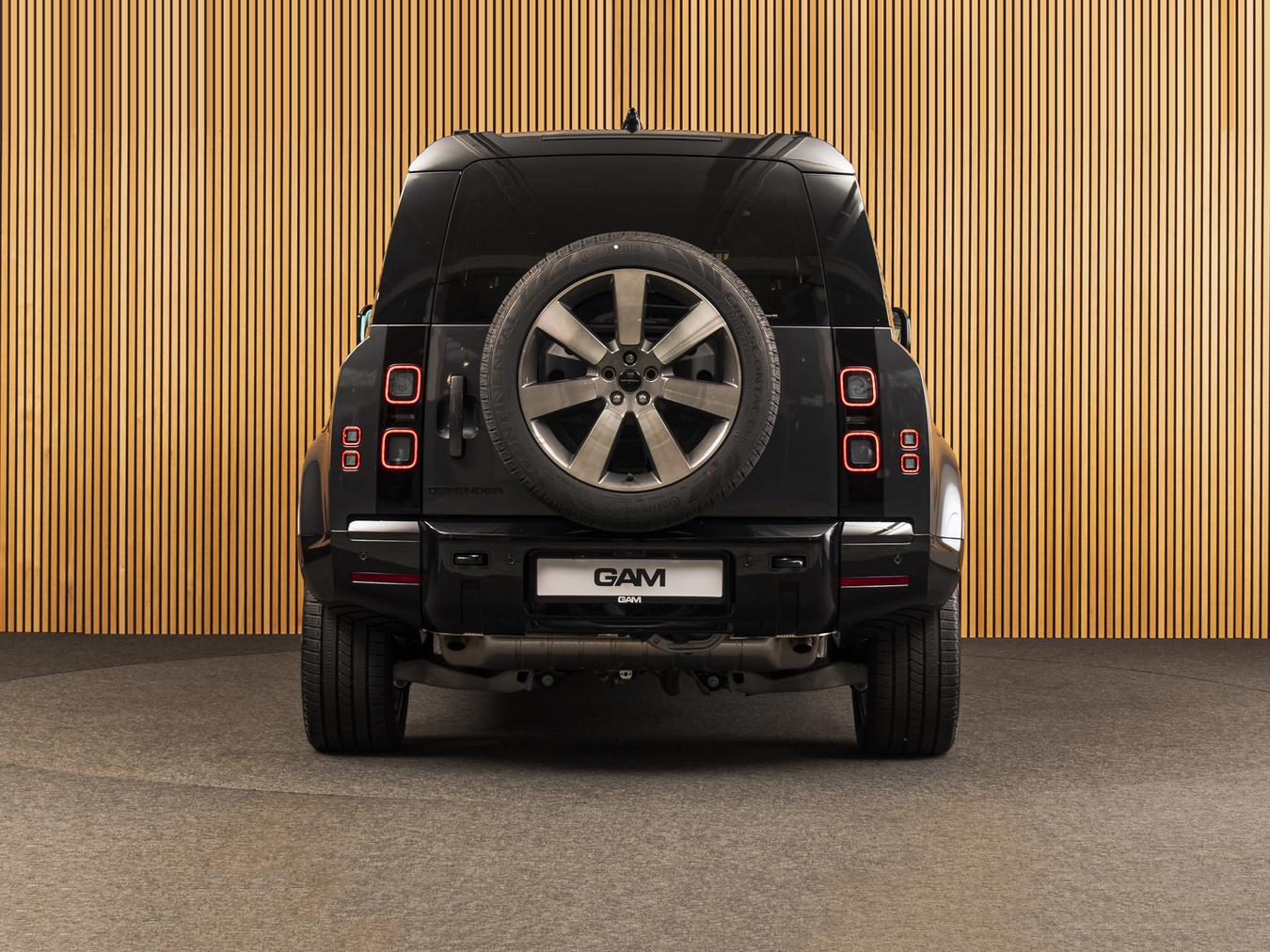 Land Rover Defender 110 X-Dynamic HSE P300e