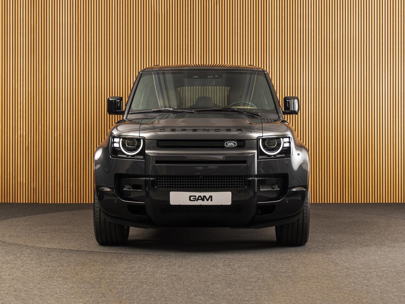 Land Rover Defender 110 X-Dynamic HSE P300e