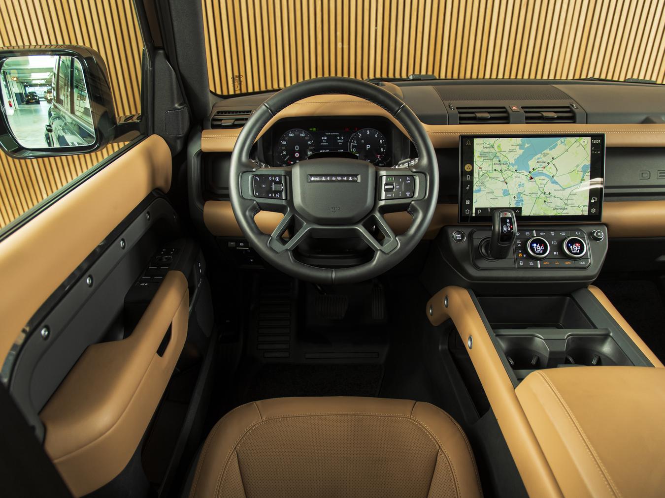 Land Rover Defender 110 X-Dynamic HSE P300e