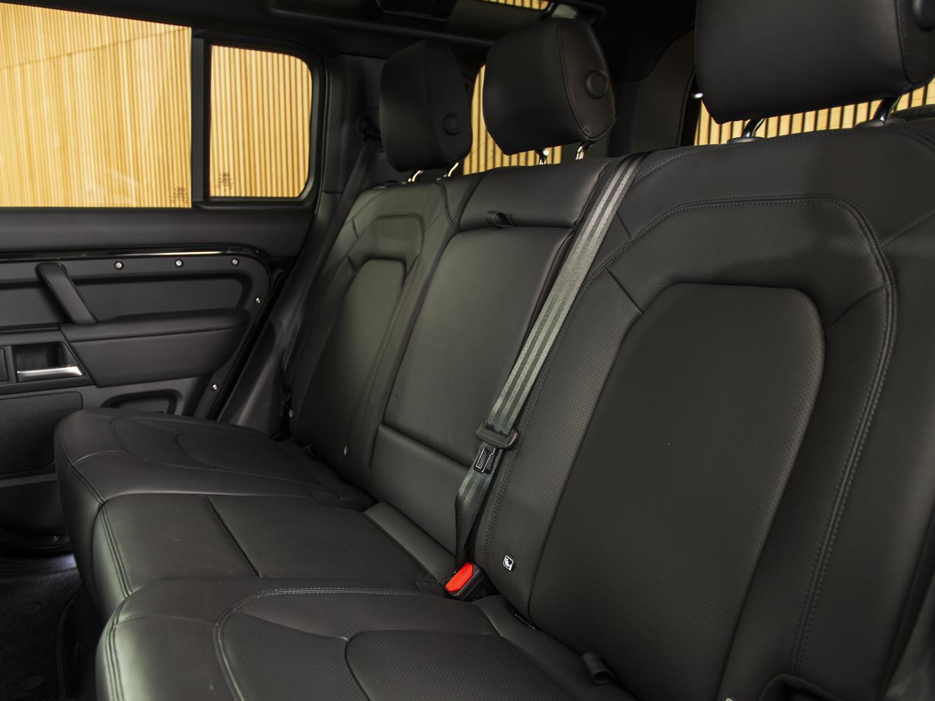 Land Rover Defender 110 X-Dynamic HSE P300e