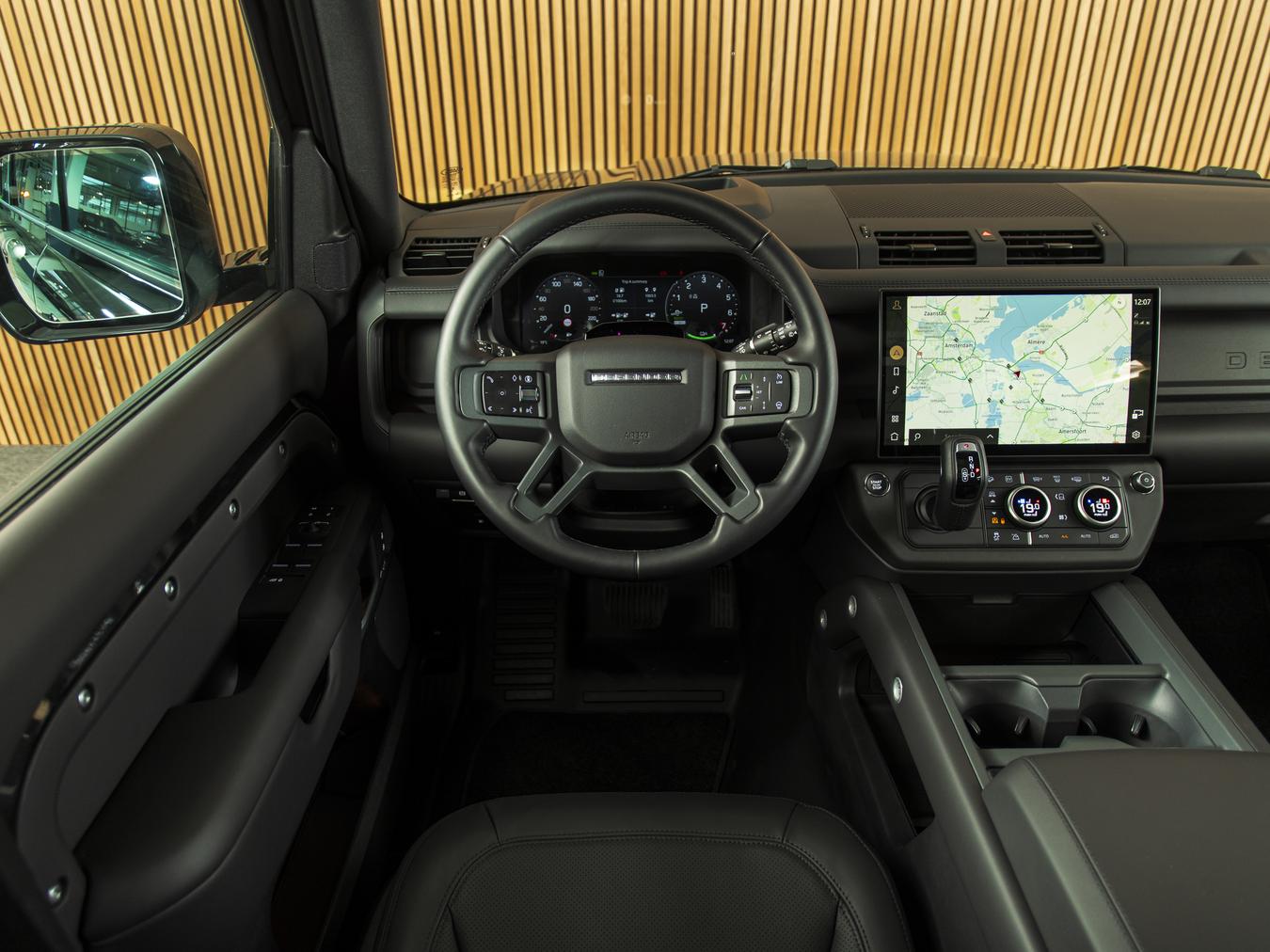 Land Rover Defender 110 X-Dynamic HSE P300e