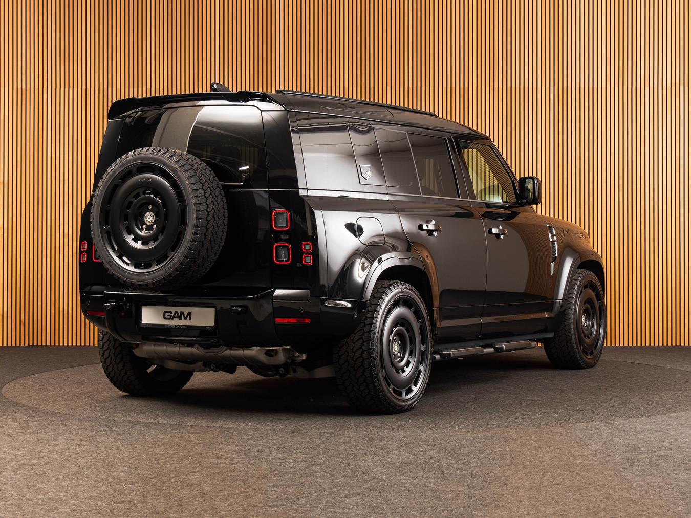 Land Rover Defender 110 X-Dynamic HSE P300e