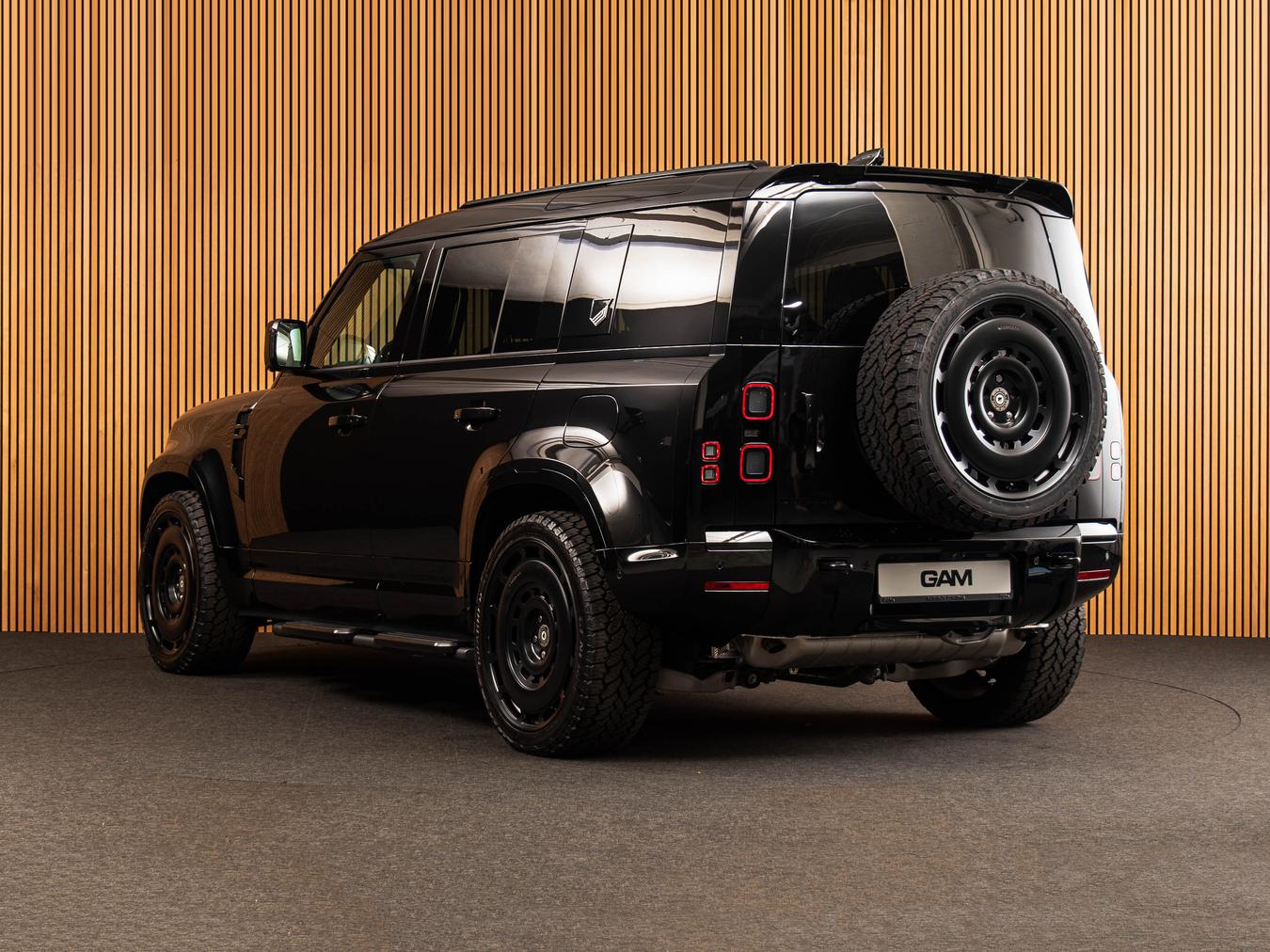 Land Rover Defender 110 X-Dynamic HSE P300e