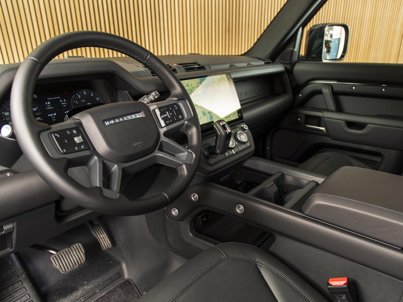 Land Rover Defender 110 X-Dynamic HSE P300e