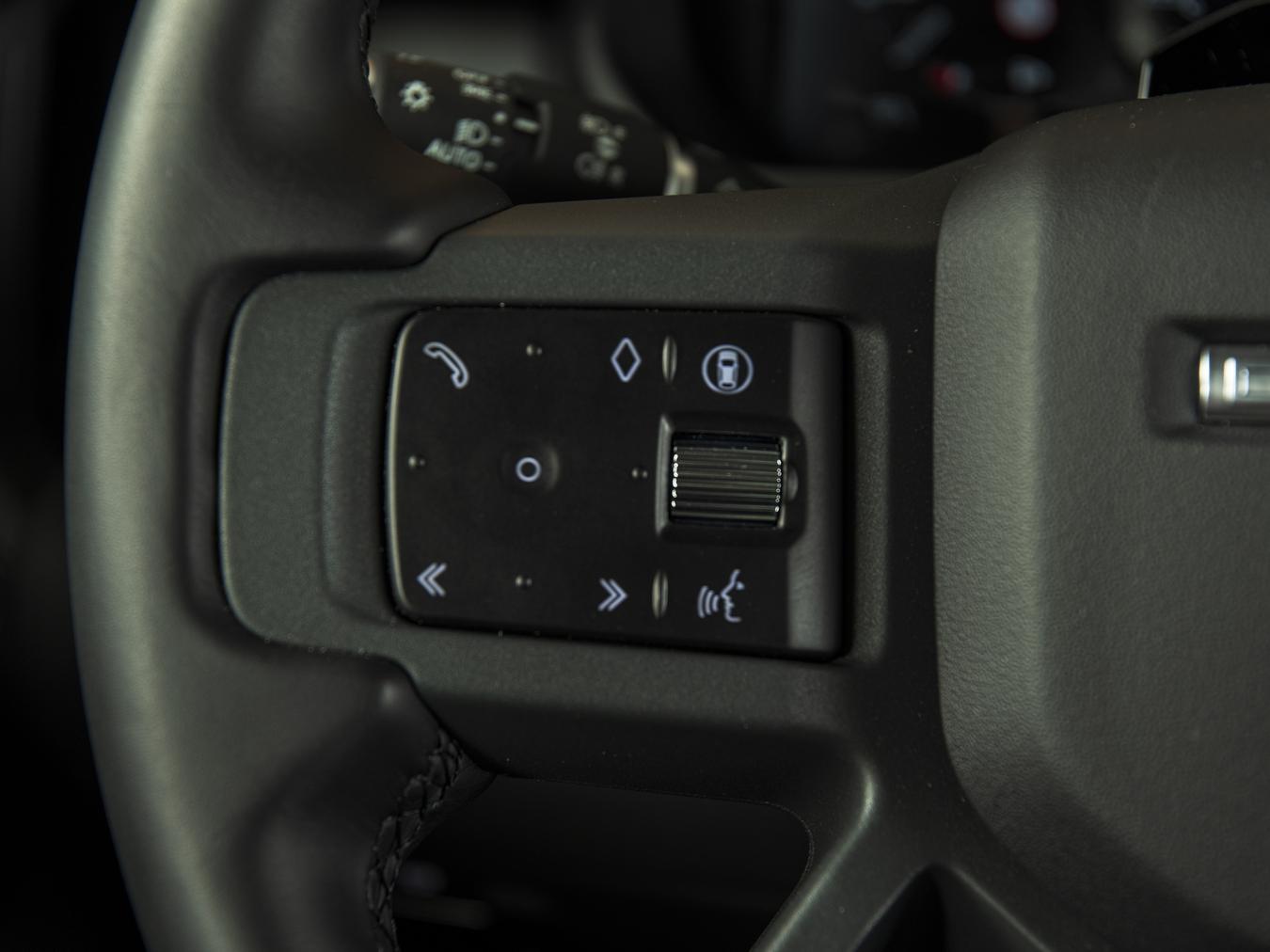 Land Rover Defender 110 X-Dynamic HSE P300e