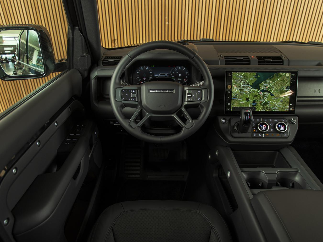 Land Rover Defender 110 X-Dynamic HSE P300e