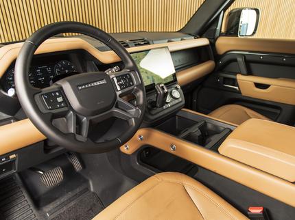 Land Rover Defender 110 X-Dynamic HSE P300e